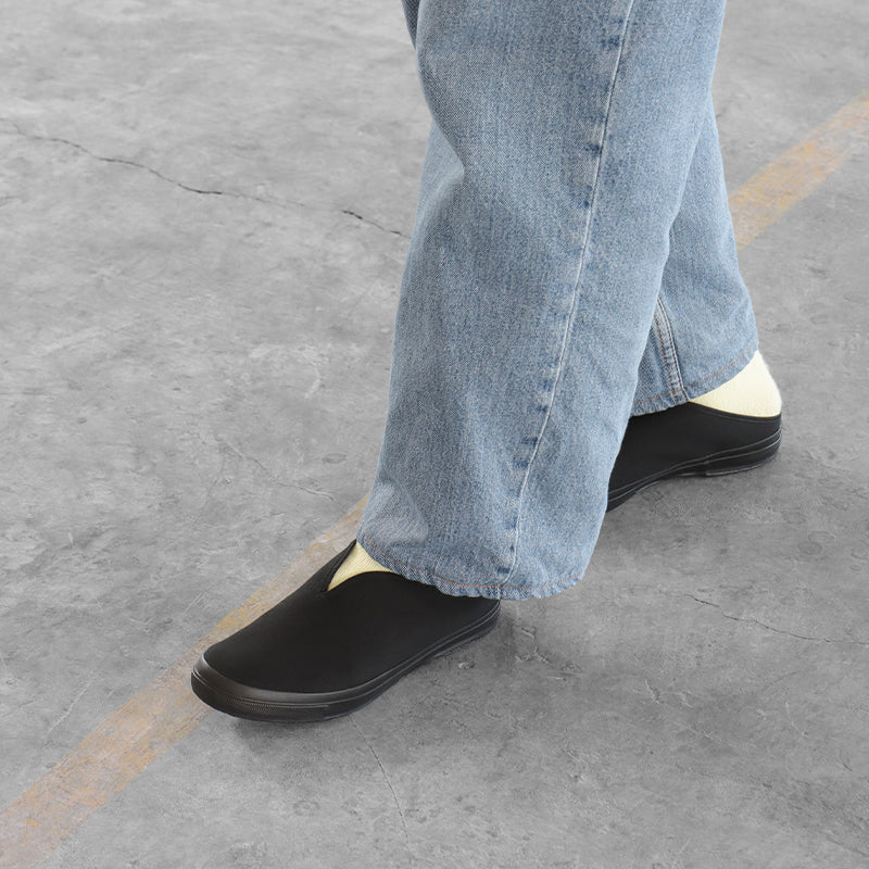 SLIT MULE BLACKMONO