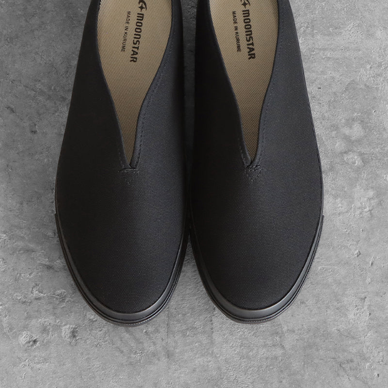 SLIT MULE BLACKMONO